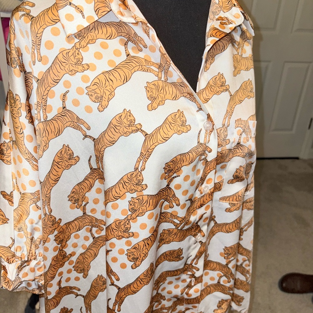 Elegant Tiger Print Button Down Shirt
